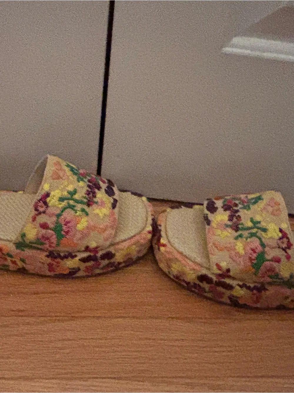 Steve Madden Cream Floral Embroidered Slide Sandals